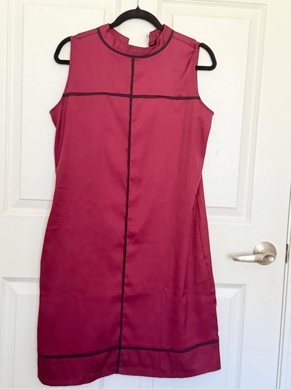 Sleeveless Burgundy Shift Dress with Contrast Piping